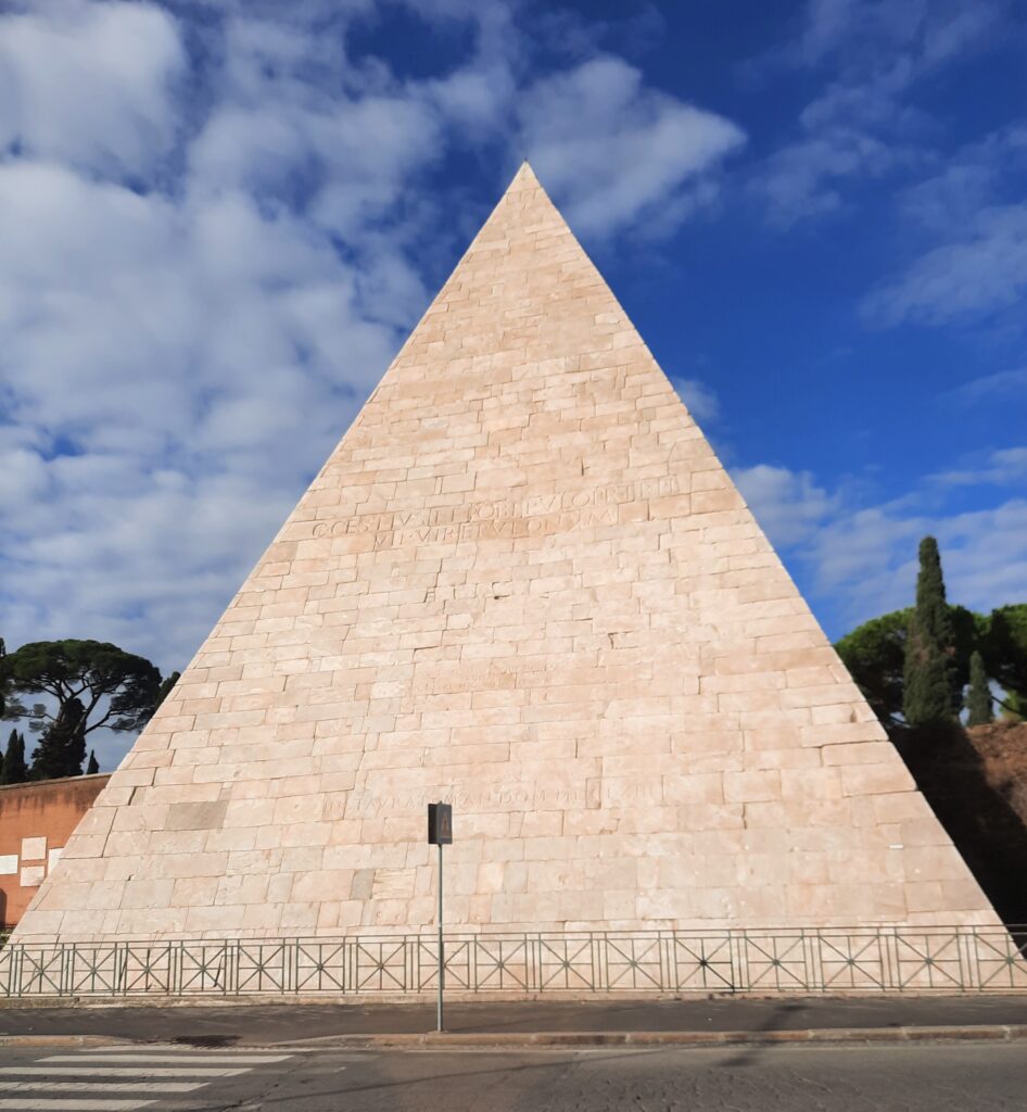 Het mysterie van de kleine piramide 1 20221124 104556 (2025 11 21 13 43 38 utc)