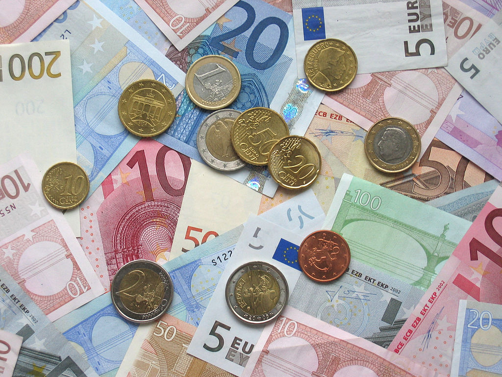 euro coins and banknotes (2025 11 21 13 43 38 utc)