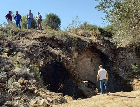 Archeologen onderzoeken enorm Romeins amfitheater in Turkije amfitheater turkije 2