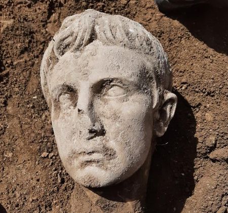Marmeren hoofd van keizer Augustus ontdekt in Isernia augustus isernia 3