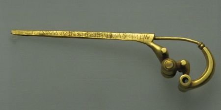 De Speld fibula 10