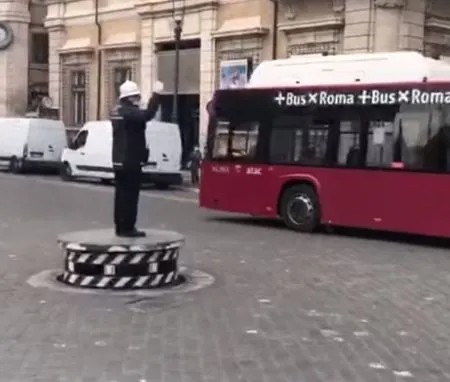 Iconisch verkeersplatform op Piazza Venezia opnieuw in werking img 13775 0