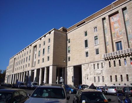 Bulgari toont ‘s avonds digitaal spektakel op gevel van toekomstig hotel inps9