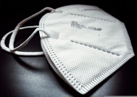 Mondmaskers op het openbaar vervoer afgeschaft mondmasker ffp2