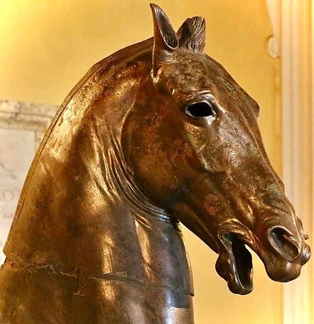 Het bronzen paard van de Vicolo dell’Atleta paard 4