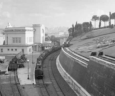 Het treinstation en de spoorlijn van Vaticaanstad station vaticaan 2