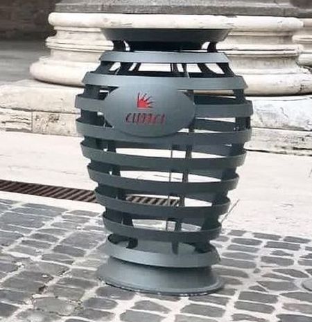 Rome schaft nieuwe vuilnisbakken alweer af vuil2